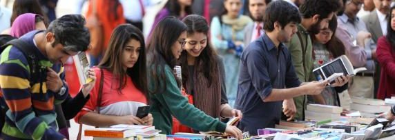 دانشگاه علوم مدیریت لاهور نمایشگاه کتاب سالانه خود را تحت عنوان دوستداران کتاب در کتابخانه گاد و بیرگیت رازینگ برگزار نمود.