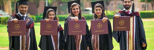 فارغ التحصیل دانشگاه LUMS  و دارنده چندین بورسیه بین المللی موفقیت خود را میدون دانشگاه پاکستان می داند